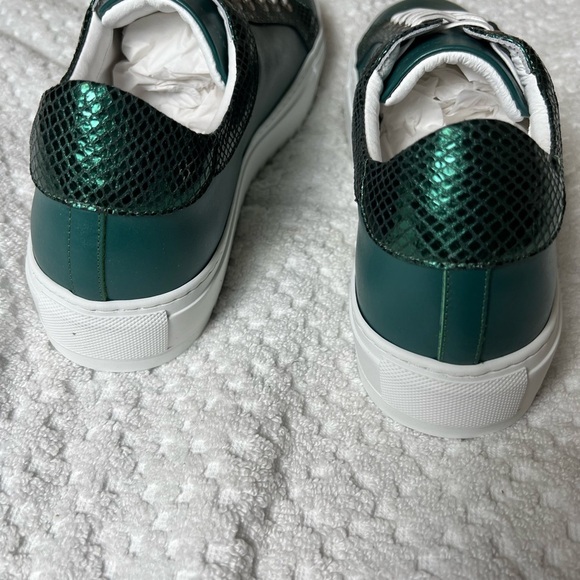 NIB. Tiannia Barnes MEN'S BILLY LEATHER LOW-TOP
SNEAKER IN EBONY OLIVE - Picture 14 of 15